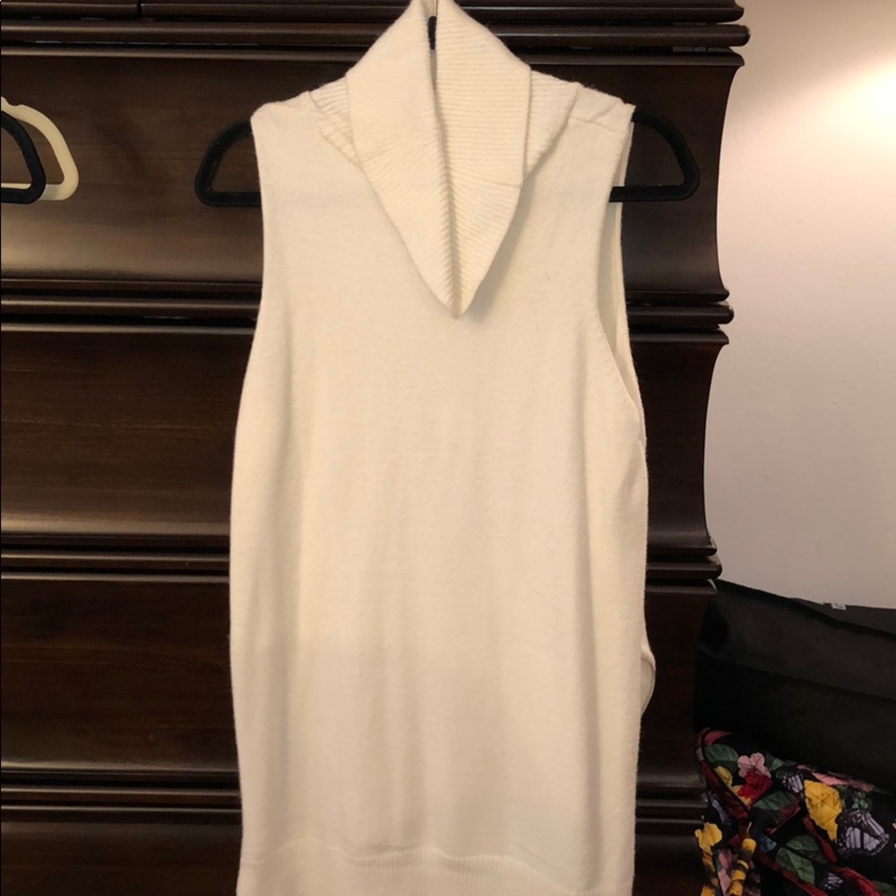 Turtle neck tank top